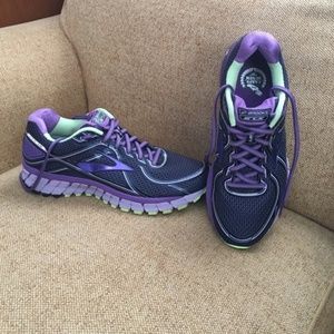 Brooks GTS
